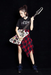 顛覆魅惑來襲！韓都衣舍首席好看官娜扎《縫紉機樂隊》挑戰(zhàn)搖滾少女