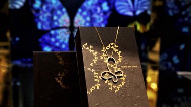 周大福17916系列新品“無(wú)敵”首發(fā)——與蝶共舞，無(wú)敵耀世