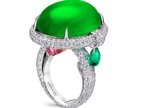  Anna Hu「古玉豎琴」翡翠戒創(chuàng)紀(jì)錄拍出259萬美元