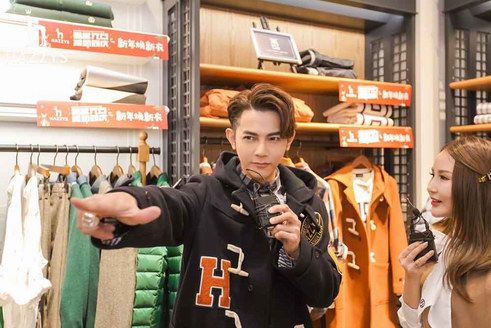 汪東城現(xiàn)身義烏之心，擔任HAZZYS一日店長，為你承包整個冬日的溫暖