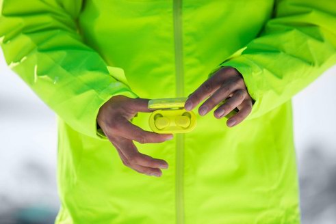 Skullcandy推出“電力黃”限量套裝，為新年充滿電力