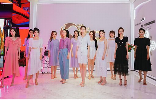 富力環(huán)貿(mào)港首屆直播節(jié)，現(xiàn)場簡直太炸了！