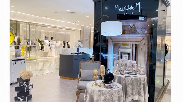 一邊VR, 一邊聞香！瑪?shù)蹱柕翸M凱德虹口商業(yè)中心新店開(kāi)業(yè)，帶你云游凡爾賽宮！