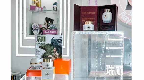 片仔癀兩大護(hù)膚精品榮獲美伊大獎(jiǎng)，C位入駐瑞麗新青年未來(lái)公社