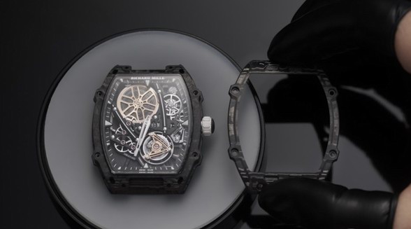 想要實現(xiàn)超輕陀飛輪，這個品牌做過多少努力